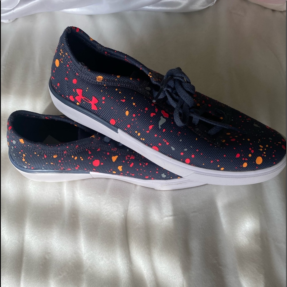 LIKE NEW!! Under armor sneakers